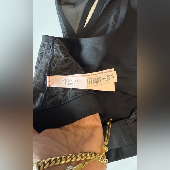 VICTORIAS SECRET Racerback VSPort
Bra Black medium WORKOUT NWT NEW - Picture 7 of 8